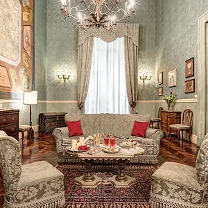 Arthouse Lady Marys Tribunali Luxury Apartment